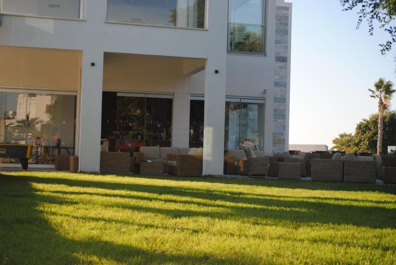 Gold Lagoon Kosher Hotel Пафос Екстериор снимка