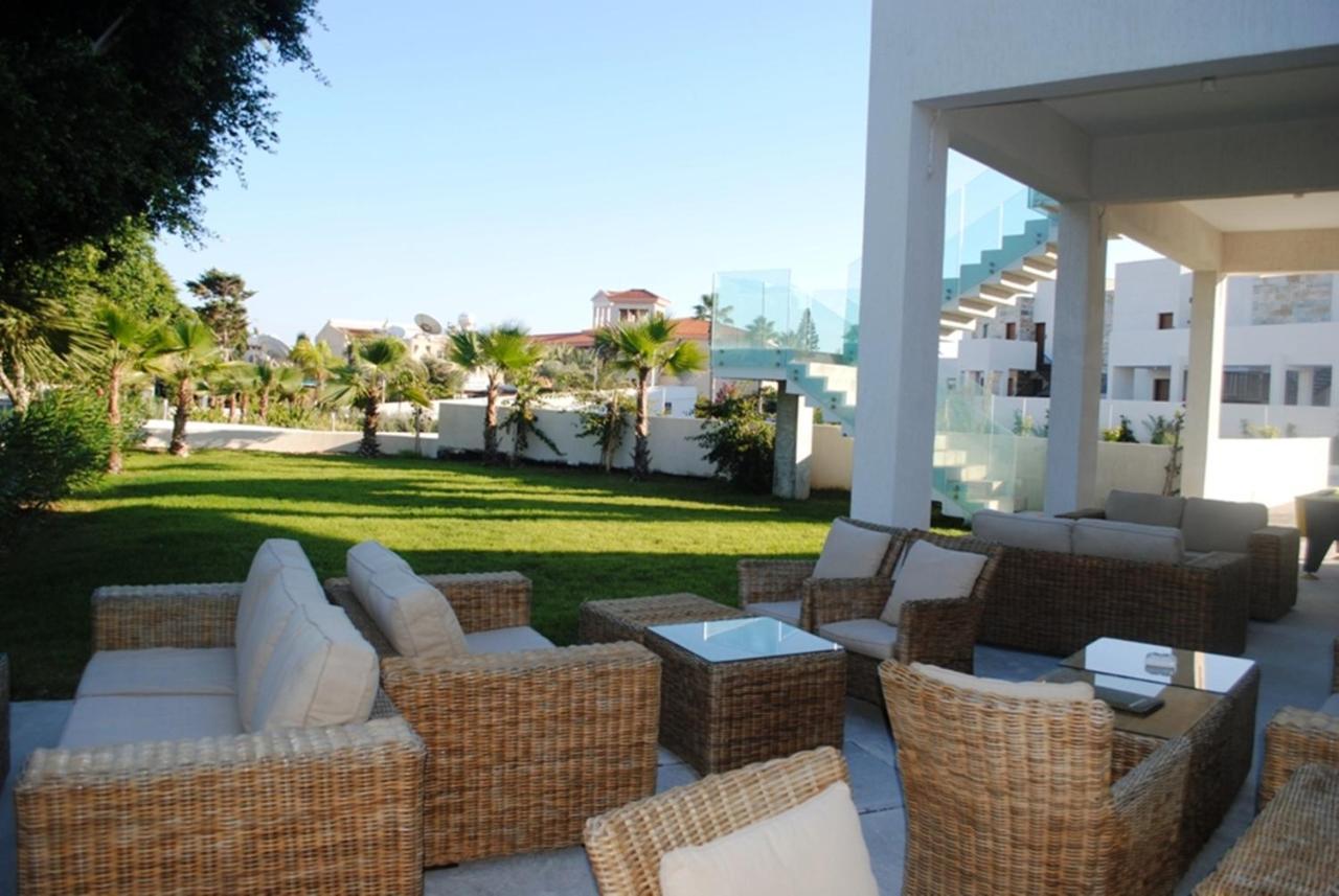 Gold Lagoon Kosher Hotel Пафос Екстериор снимка