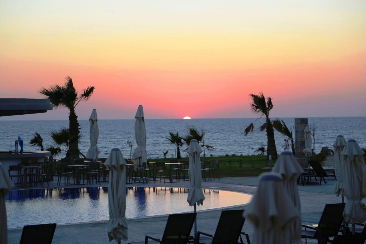 Gold Lagoon Kosher Hotel Пафос Екстериор снимка